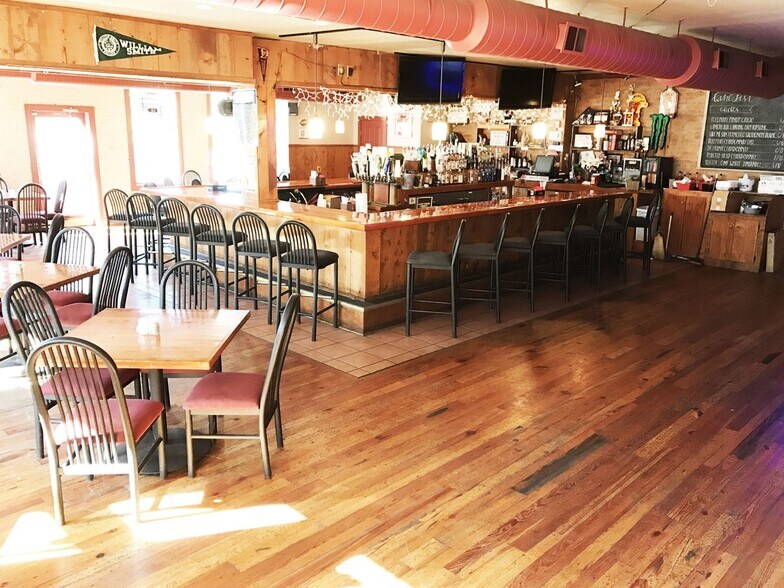 More Photos Of 41-43 Fall St, Seneca Falls Bar For Lease