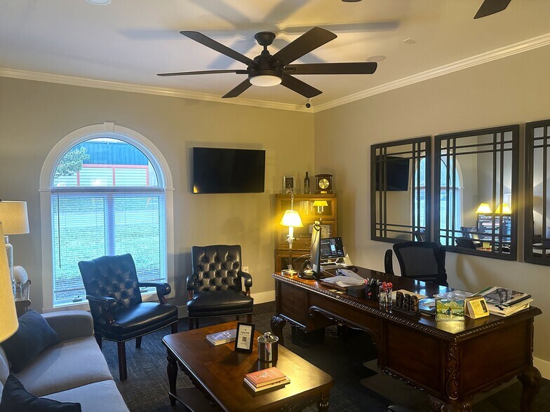 More Photos Of 35 Commercial Way, Springboro Office For Lease