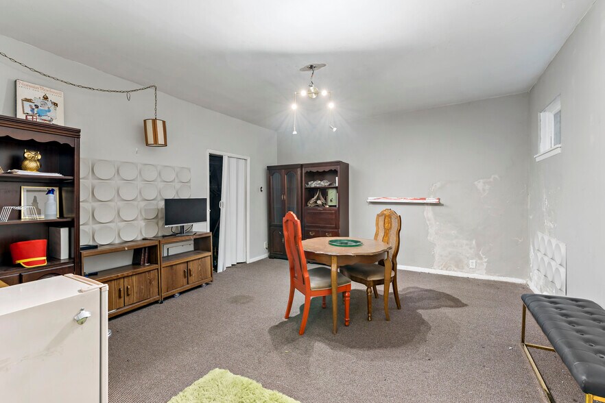 More Photos Of 848 Duss Ave, Ambridge Storefront Retail Residential For Sale