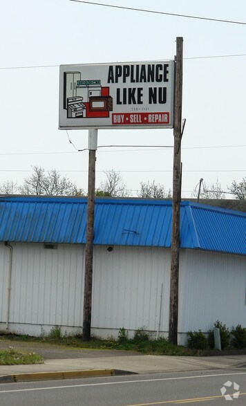 More Photos Of 2711 S Main Rd, Lebanon Freestanding For Sale