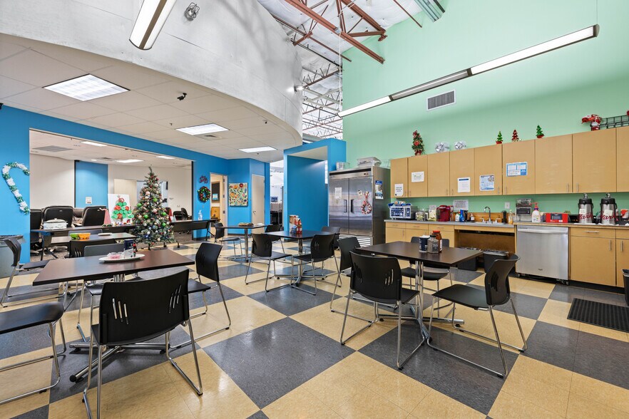 More Photos Of 9300 United Dr, Austin Unknown For Lease