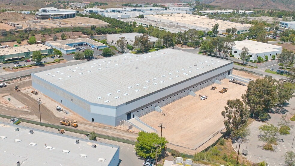 More Photos Of 1300 Lawrence, Thousand Oaks Manufacturing For Lease
