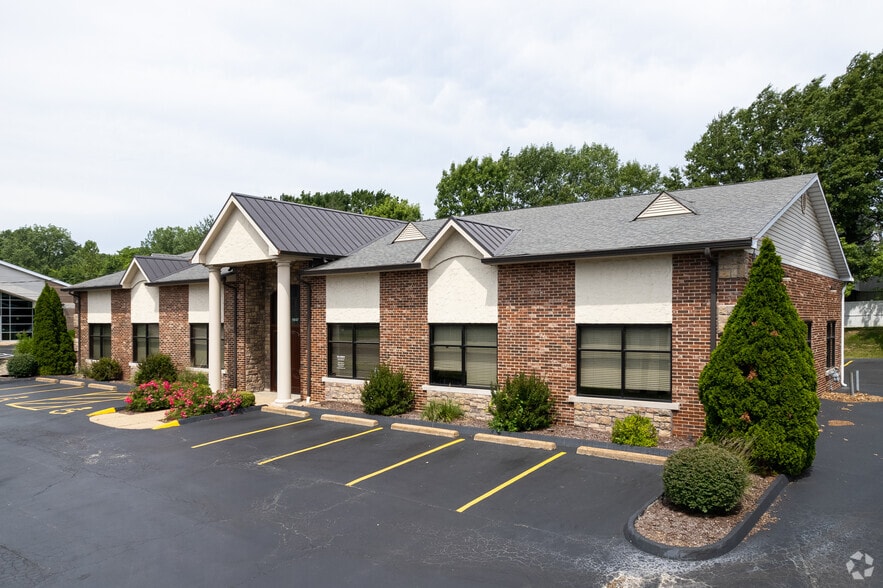 Primary Photo Of 11647 Gravois Rd, Saint Louis Office For Sale
