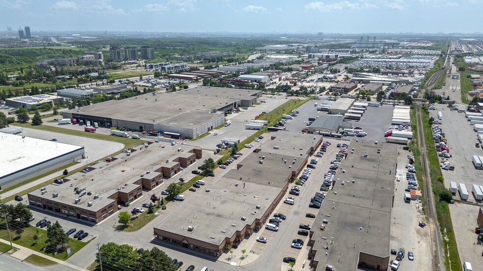 More Photos Of 2053 N Williams Pky, Brampton Light Distribution For Sale