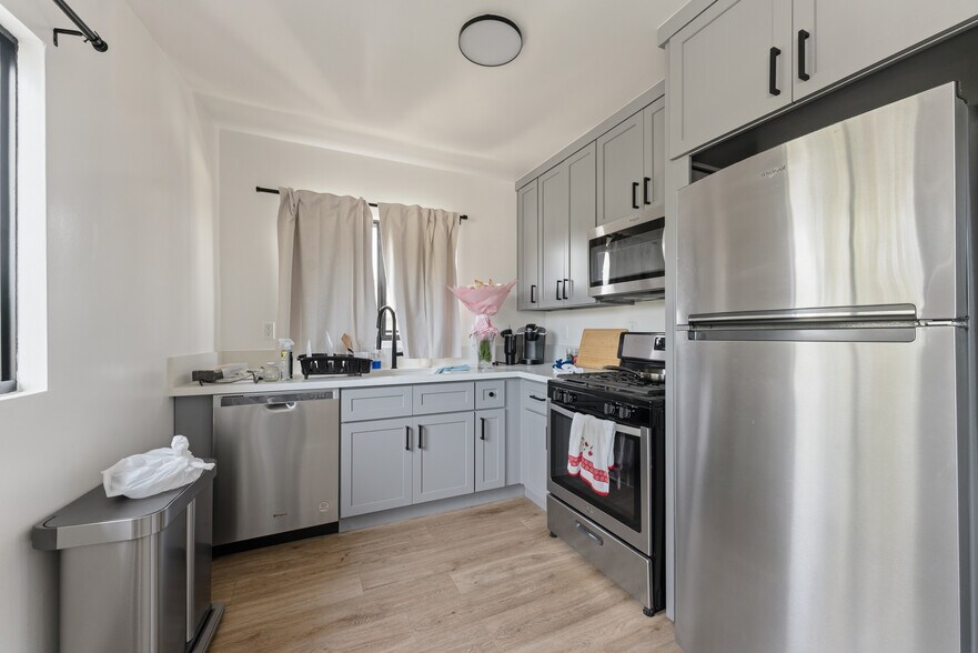 More Photos Of 5810 San Vicente Blvd, Los Angeles Apartments For Sale