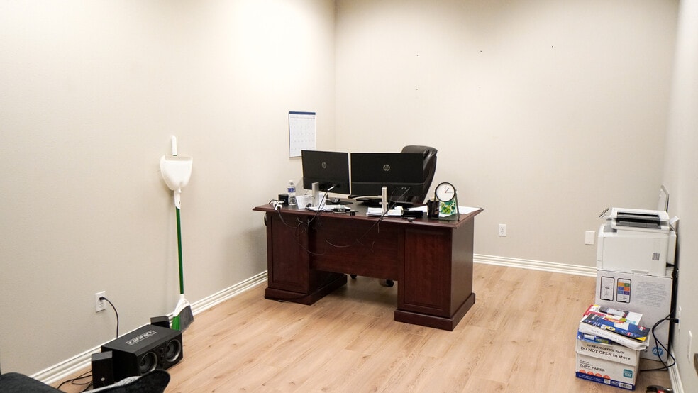 More Photos Of 205 E US Hwy 80, Forney Office Residential For Lease