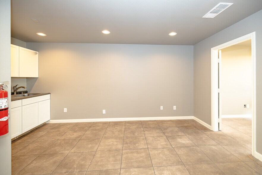 More Photos Of 8276 N SH 16, Poteet Distribution For Sale