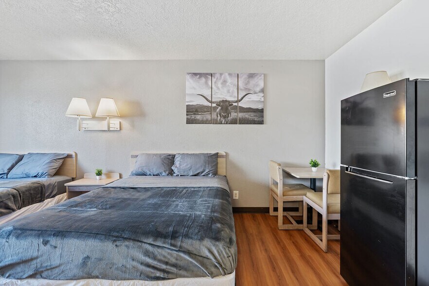 More Photos Of 261 Bear River Dr, Evanston Hotel For Sale