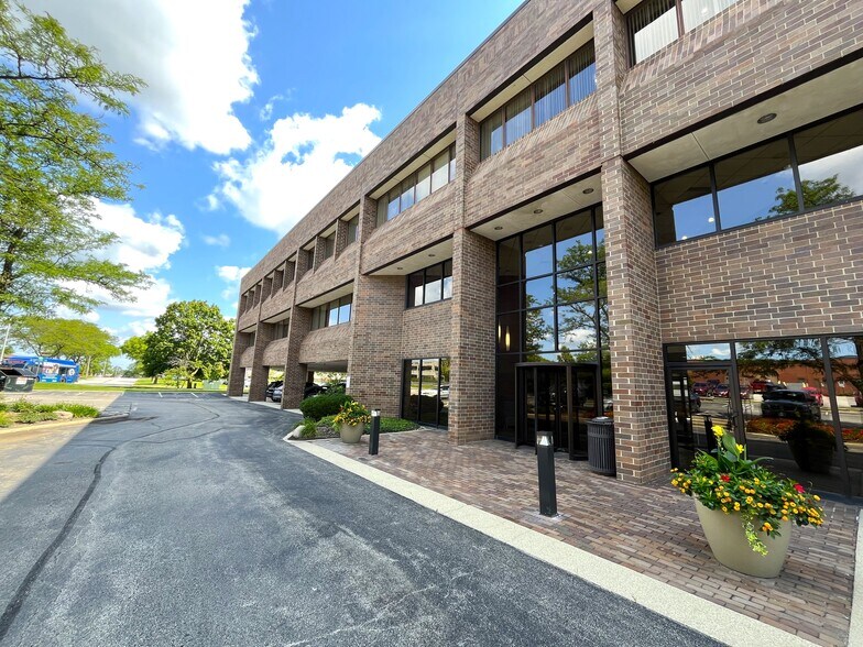 More Photos Of 1401 Branding Ave, Downers Grove Office For Lease
