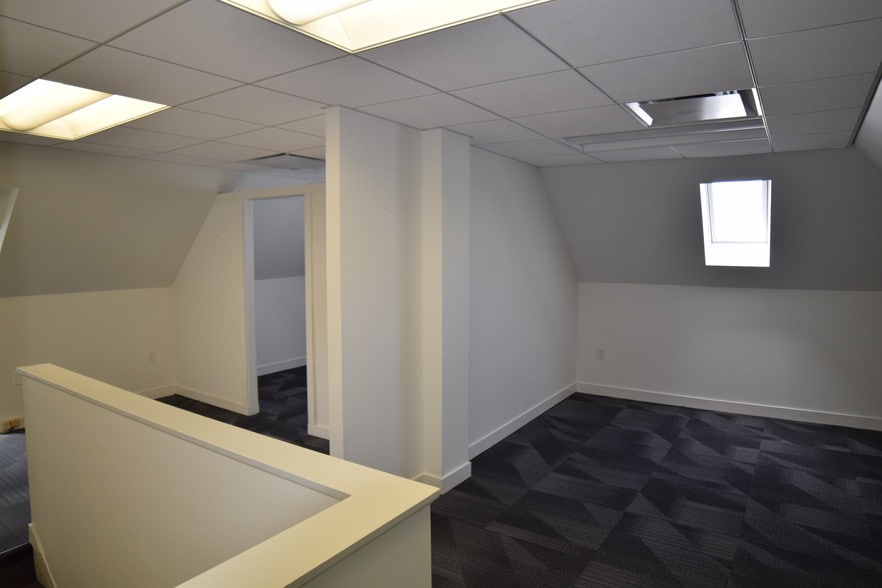 More Photos Of 450-456 Boston Post Rd, Weston Storefront Retail Office For Lease