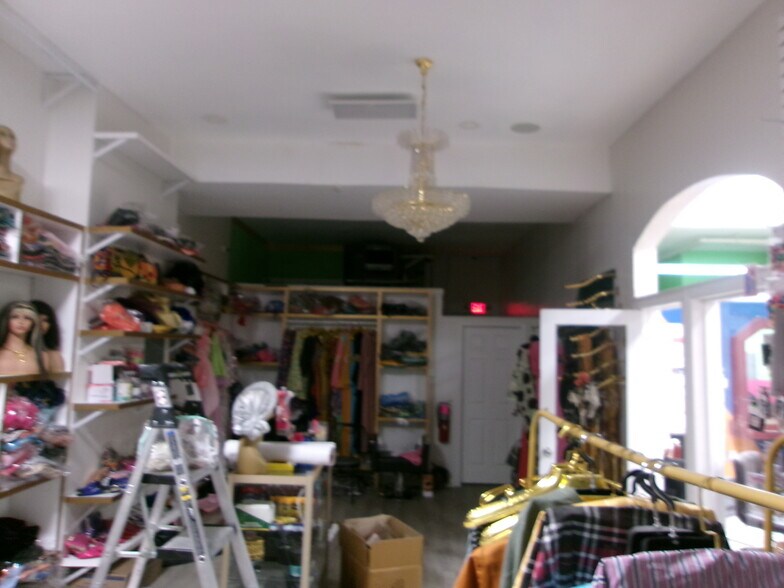 More Photos Of 324 Clinton Pl, Newark Storefront Retail Residential For Lease
