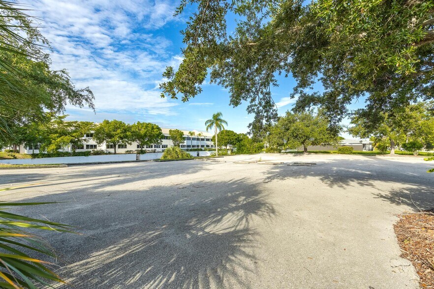 More Photos Of 1532 Shelby Pky, Cape Coral Land For Lease