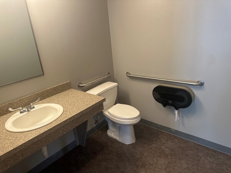 More Photos Of 390 Pierce St, Kingston Medical For Lease