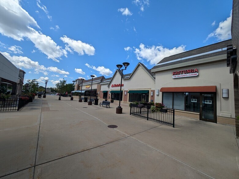 More Photos Of 2300-2356 W West Higgins Rd, Hoffman Estates Storefront For Sale