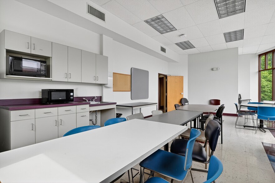 More Photos Of 1240 New Scotland Rd, Slingerlands Medical For Lease