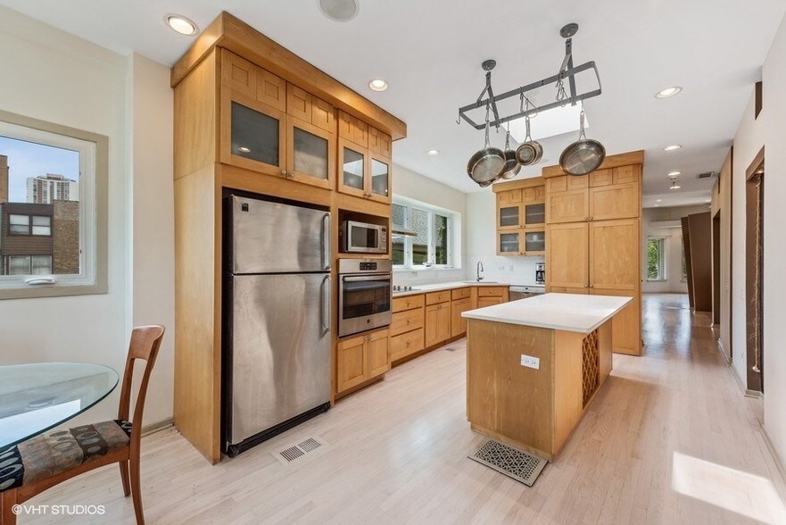 More Photos Of 1228 W Glenlake Ave, Chicago Apartments For Sale