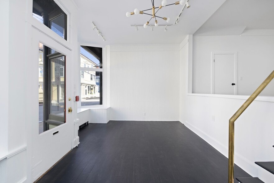 More Photos Of 138 Spring St, Newport Storefront Retail Office For Sale