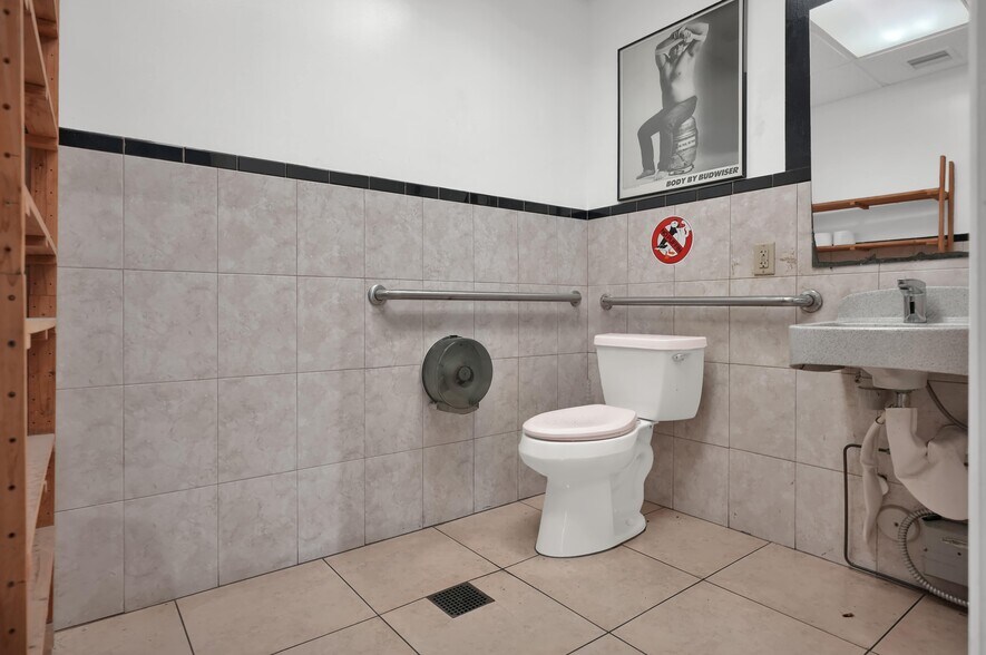 More Photos Of 917 NW 31st Ave, Pompano Beach Service For Sale