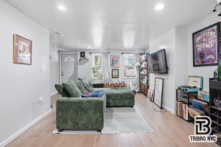 More Photos Of 126 Hall St, Brooklyn Apartments For Sale