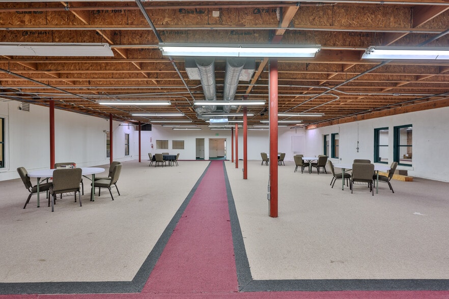 More Photos Of 400 E 4th St, Santa Ana General Retail For Lease