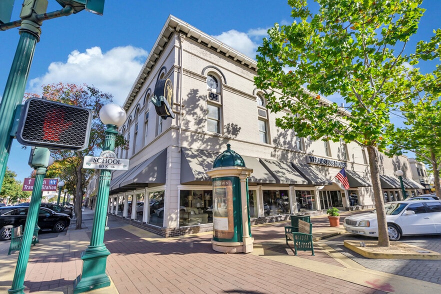 More Photos Of 10 S School St, Lodi Storefront Retail Office For Sale