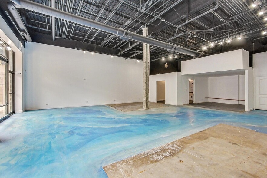 More Photos Of 2032 W Division St, Chicago Apartments For Lease