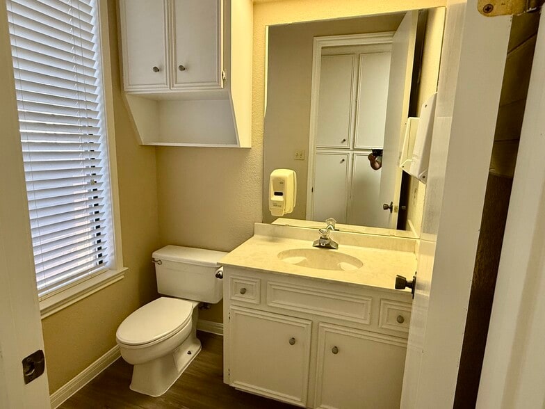 More Photos Of 12343 Hymeadow Dr, Austin Office For Lease