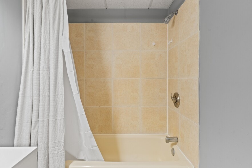 More Photos Of 200 E White Horse Pike, Galloway Hotel For Sale