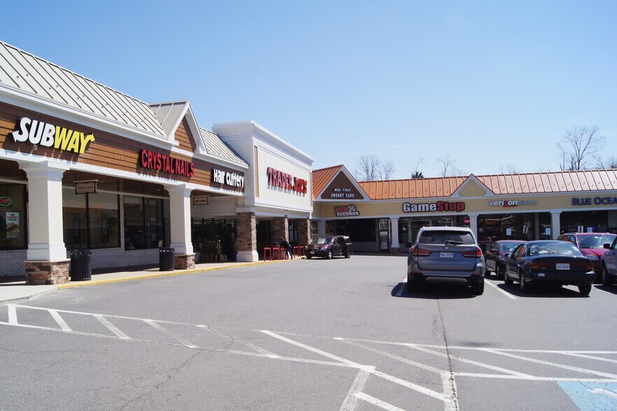 More Photos Of 9400-9500 Main St, Fairfax Unknown For Lease