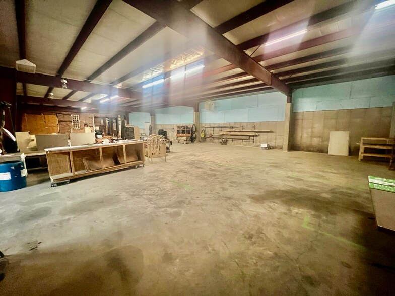 More Photos Of 718 York St, Quincy Warehouse For Lease