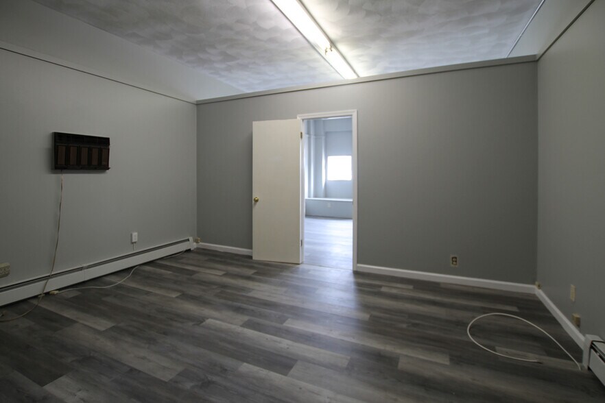 More Photos Of 492-494 Warren Ave, East Providence Storefront Retail Office For Sale
