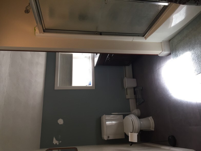 More Photos Of 139 Riverside Dr, Thompson Freestanding For Sale