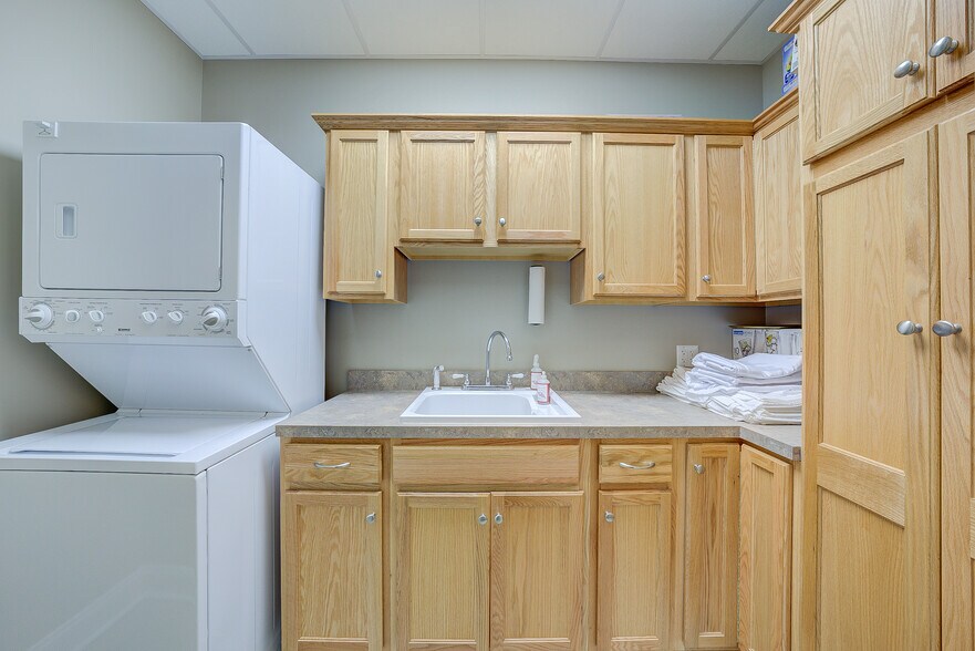 More Photos Of 1129 Thomas Jefferson Rd, Forest General Retail For Sale