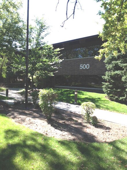More Photos Of 500 Coventry Ln, Crystal Lake Office For Lease