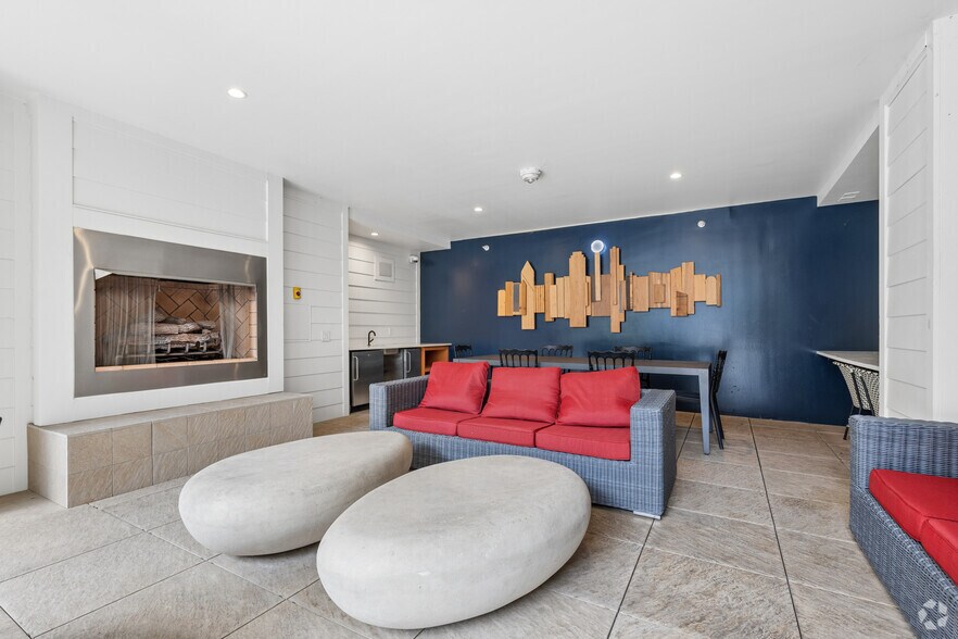 More Photos Of 101-111 W Davis St, Dallas Apartments For Lease