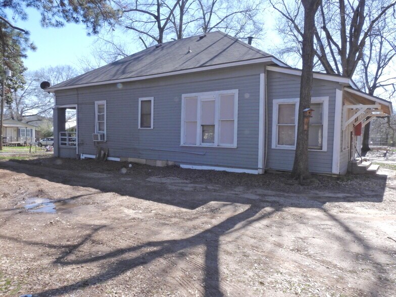 More Photos Of 443 S Main St, Longview Apartments For Sale