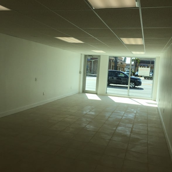 More Photos Of 401-405 E Hallandale Beach Blvd, Hallandale Beach General Retail For Lease