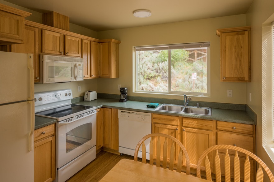 More Photos Of 57662 N Hwy 155 N, Electric City Hotel For Sale