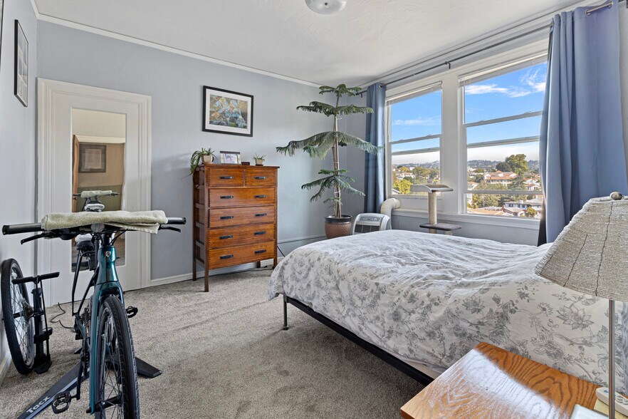 More Photos Of 2501 7th Ave, Oakland Apartments For Sale