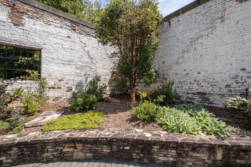 More Photos Of 11 Railroad St, Murphy Research And Development For Sale
