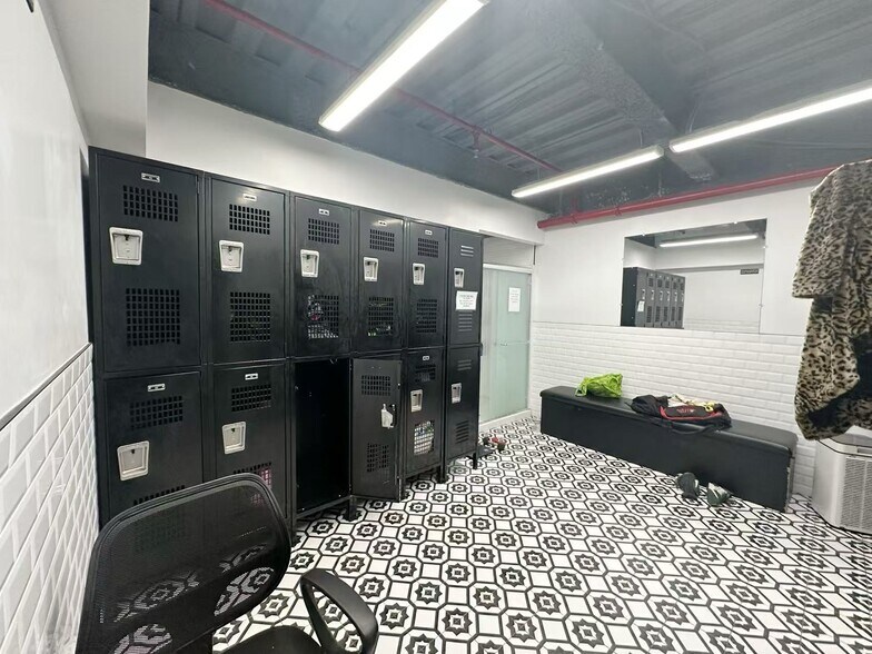 More Photos Of 2534 Steinway St, Long Island City Multifamily For Sale