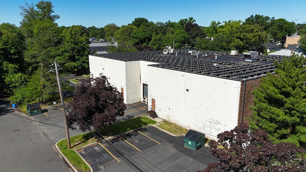 More Photos Of 190 Veterans Dr, Northvale Distribution For Sale