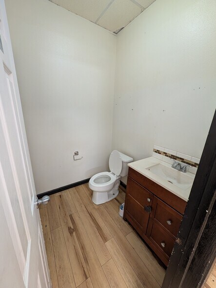 More Photos Of 593 Kamehameha Hwy, Pearl City Storefront Retail Office For Lease