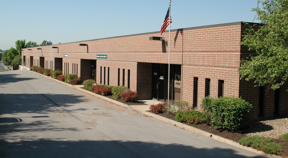 More Photos Of 9800-9822 Pflumm Rd, Lenexa Flex For Lease