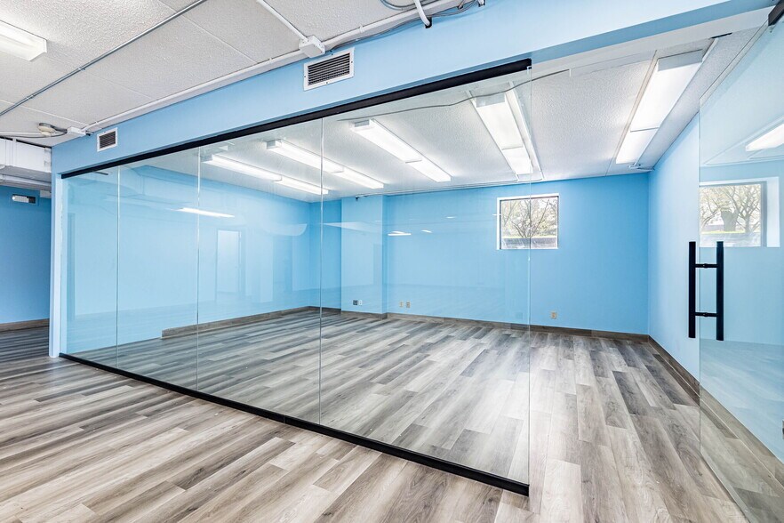 More Photos Of 220 Advance Blvd, Brampton Office For Sale