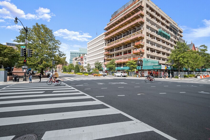 More Photos Of 1823 M St NW, Washington Bar For Sale