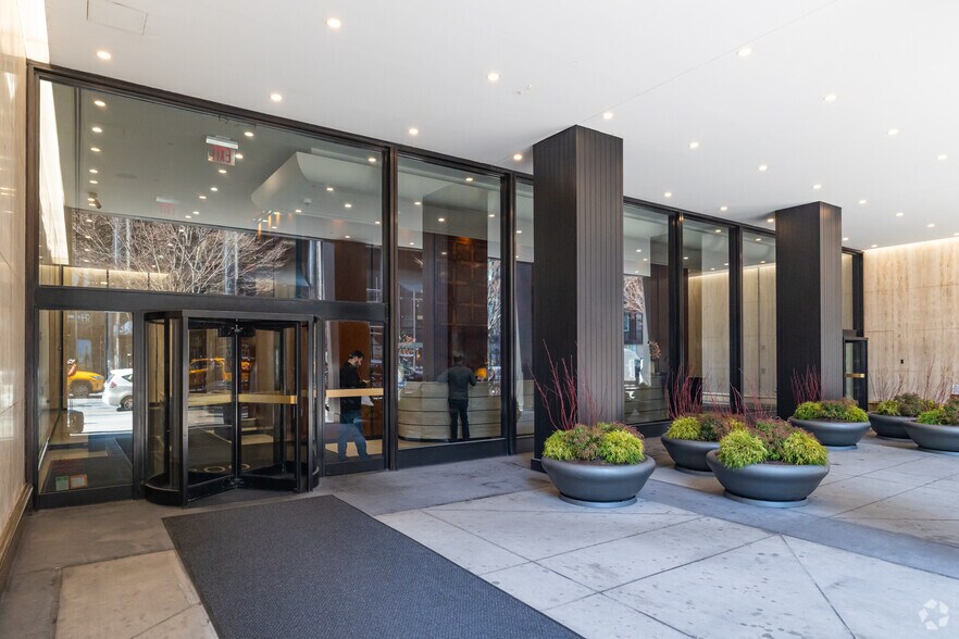 More Photos Of 800 Third Ave, New York Office For Lease