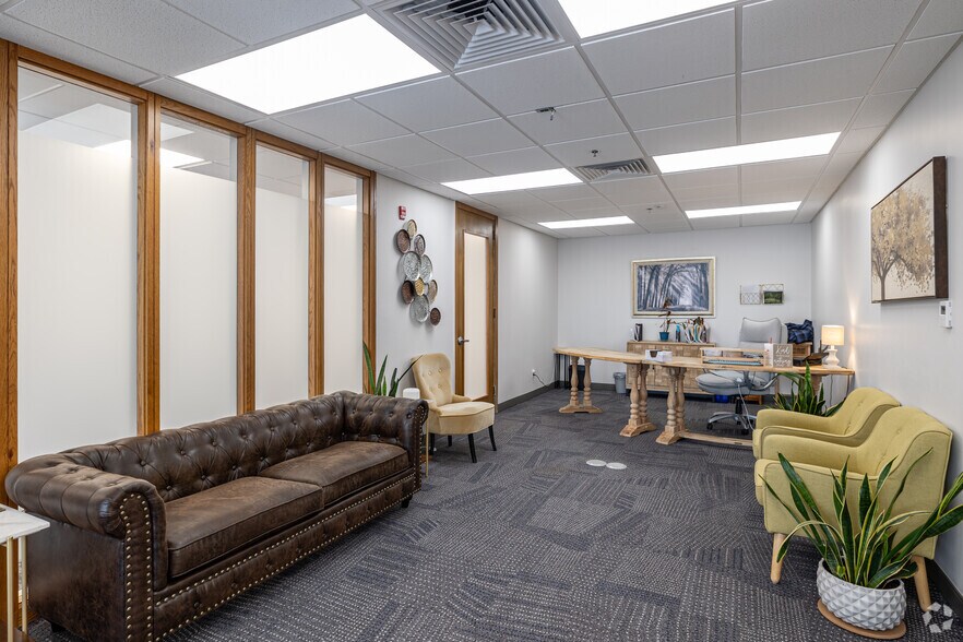 More Photos Of 112 W Center St, Fayetteville Office For Sale