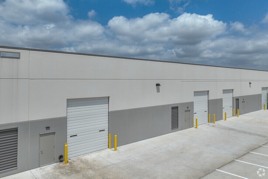 More Photos Of 10624 Clarence Dr, Frisco Showroom For Sale