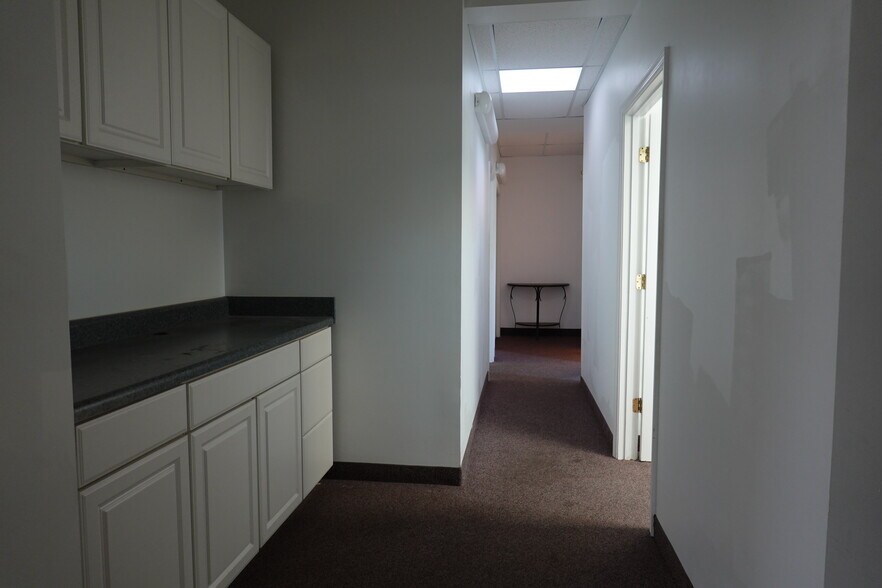 More Photos Of 100 Bridge St, Hampton Office For Lease